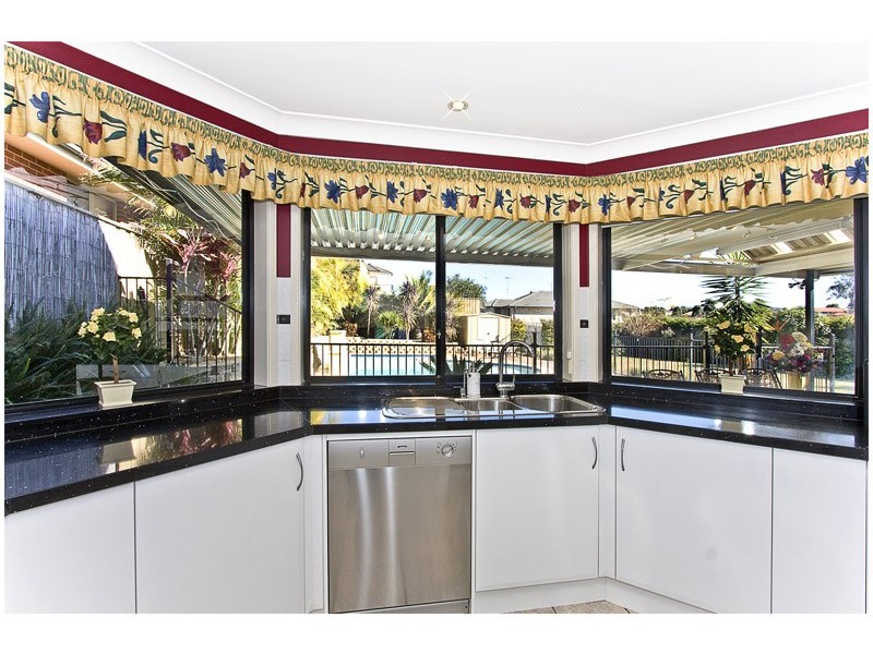 8 Paramount Cres, Kellyville NSW 2155