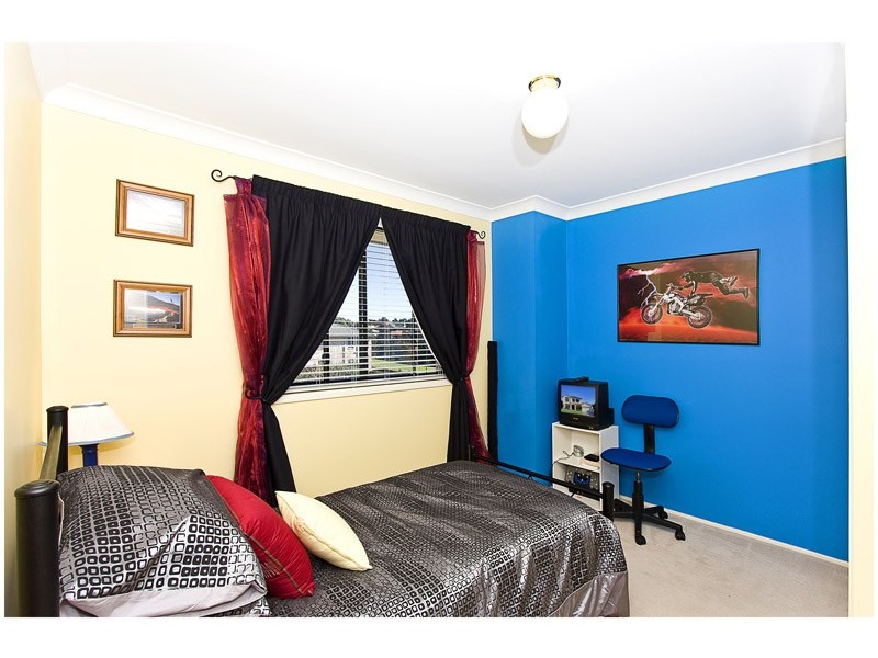 8 Paramount Cres, Kellyville NSW 2155