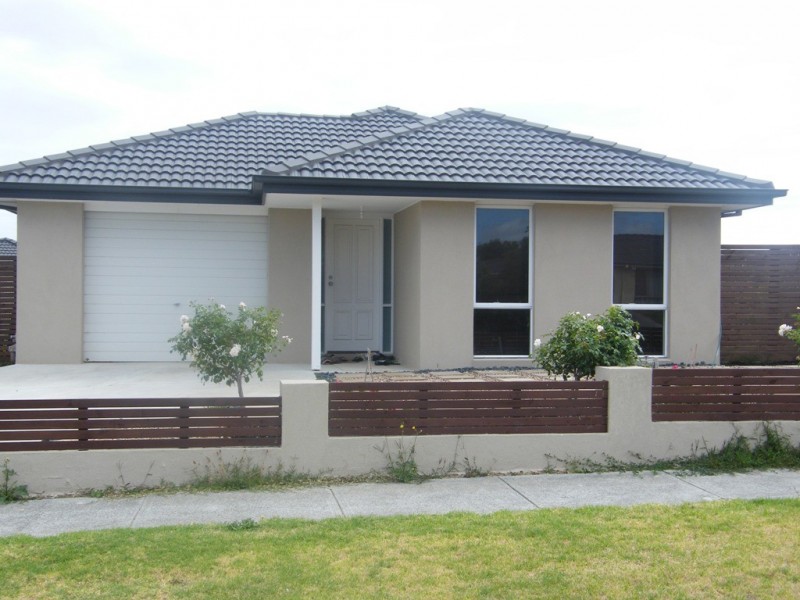 74 Golf Links Rd, Berwick VIC 3806