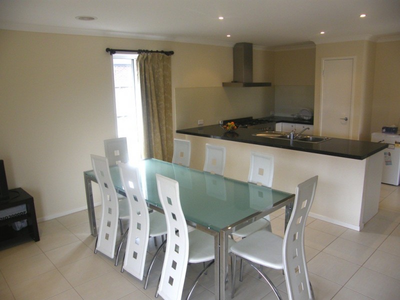 74 Golf Links Rd, Berwick VIC 3806