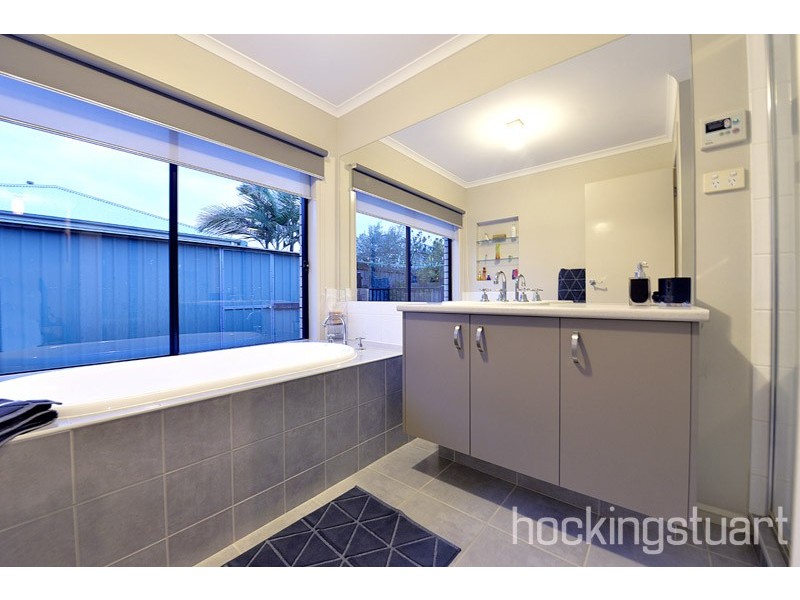 53 Bryn Mawr Boulevard, Berwick VIC 3806