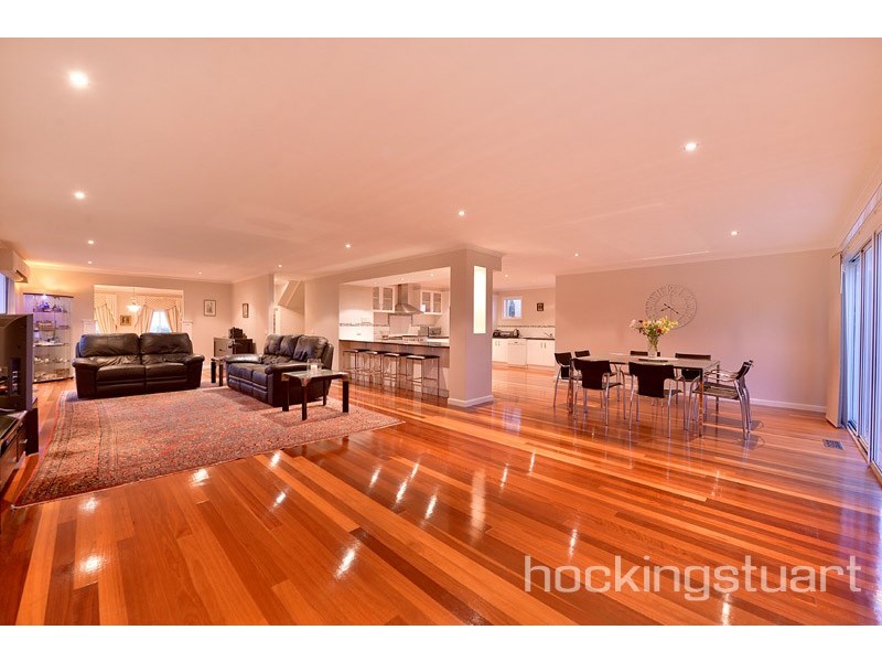 8 Barellan Mews, Berwick VIC 3806