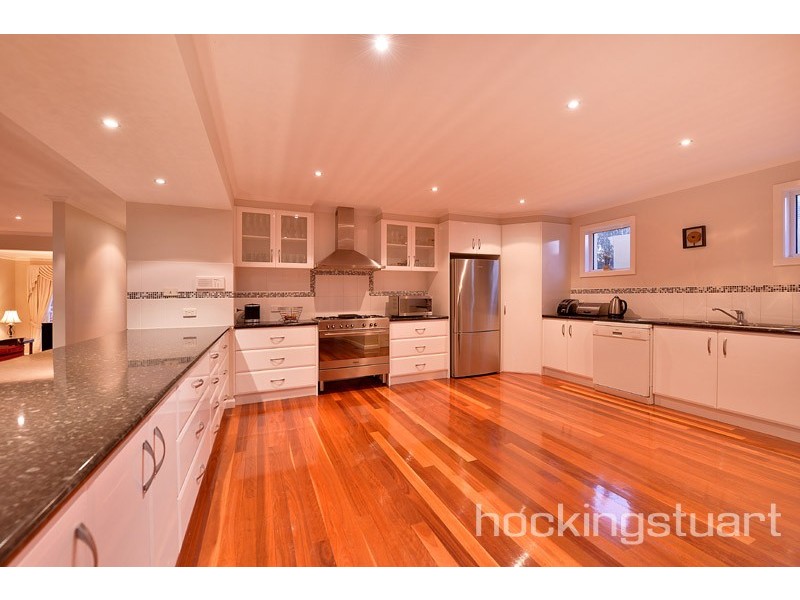 8 Barellan Mews, Berwick VIC 3806