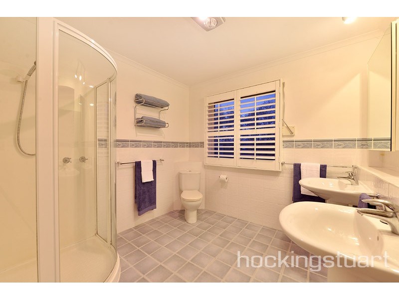 8 Barellan Mews, Berwick VIC 3806