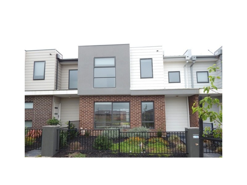 10 Jade Walk, Officer VIC 3809