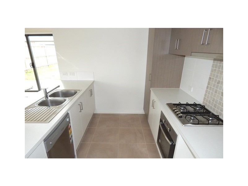 10 Jade Walk, Officer VIC 3809