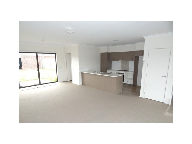 10 Jade Walk, Officer VIC 3809