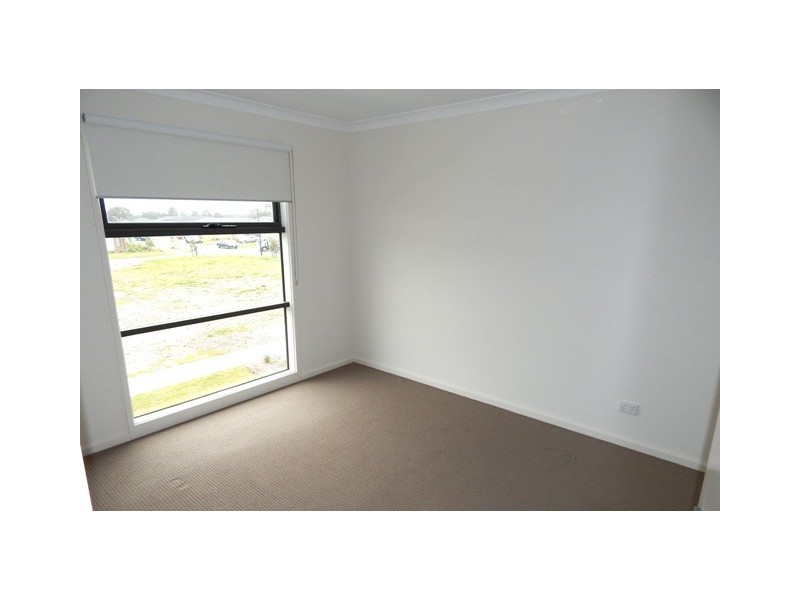 10 Jade Walk, Officer VIC 3809