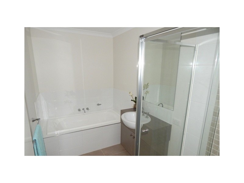 10 Jade Walk, Officer VIC 3809