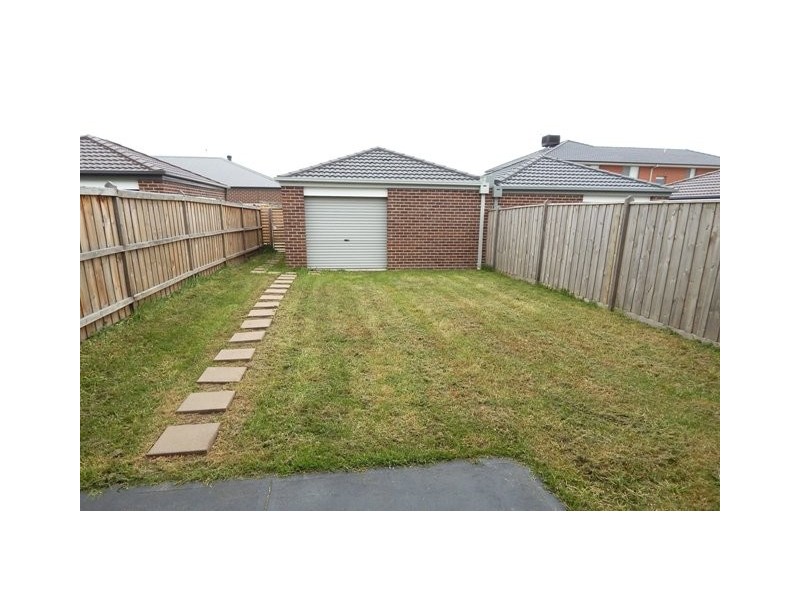 10 Jade Walk, Officer VIC 3809