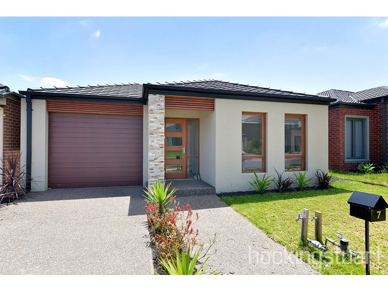 7 Blackforest Way, Clyde North VIC 3978