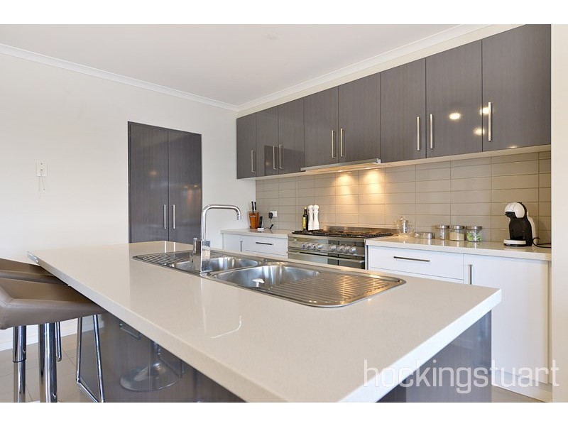 7 Blackforest Way, Clyde North VIC 3978