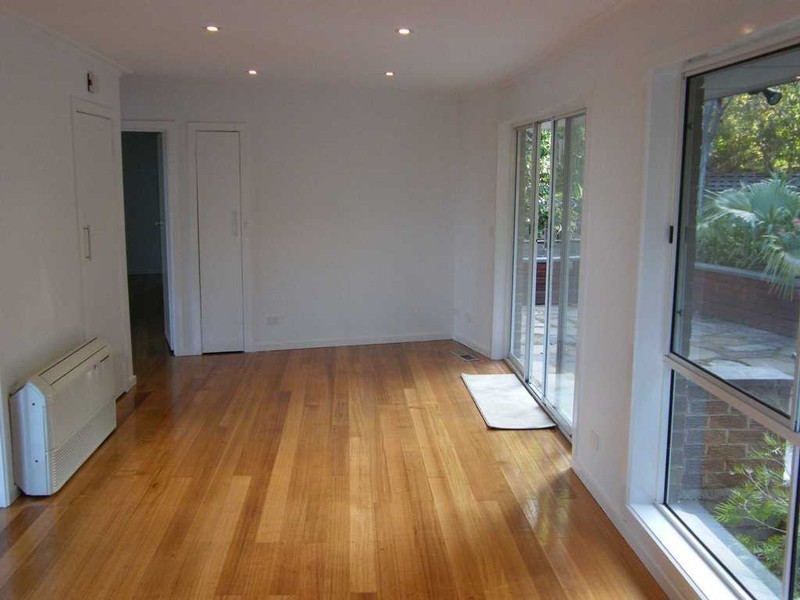 16 Queens Court, Berwick VIC 3806