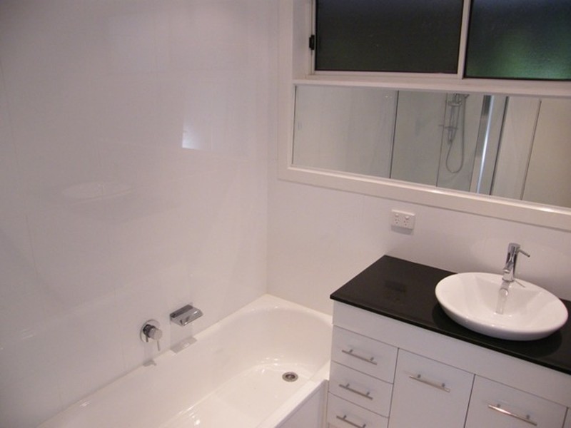 16 Queens Court, Berwick VIC 3806