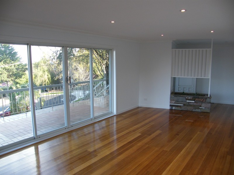 16 Queens Court, Berwick VIC 3806