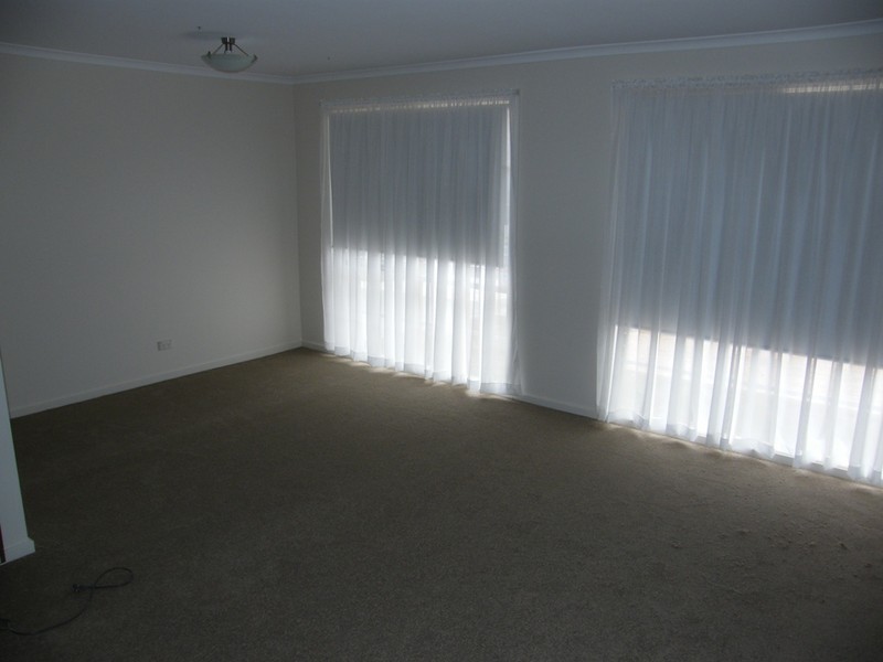 16 Chirnside Rd, Berwick VIC 3806