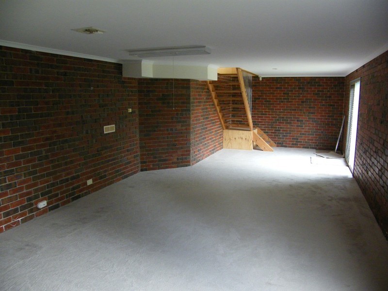 13 John Hunter Drive, Endeavour Hills VIC 3802