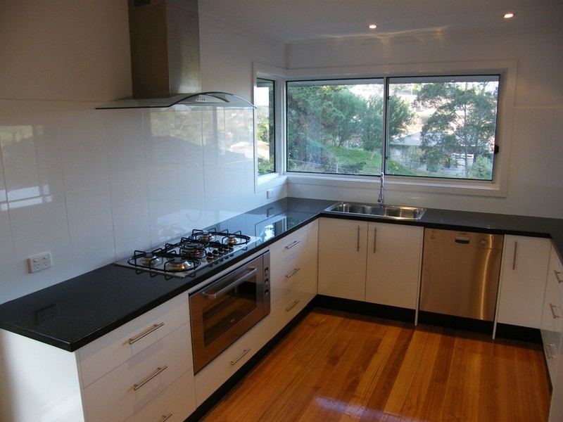 16  Queens Court, Berwick VIC 3806