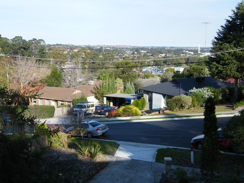 16  Queens Court, Berwick VIC 3806