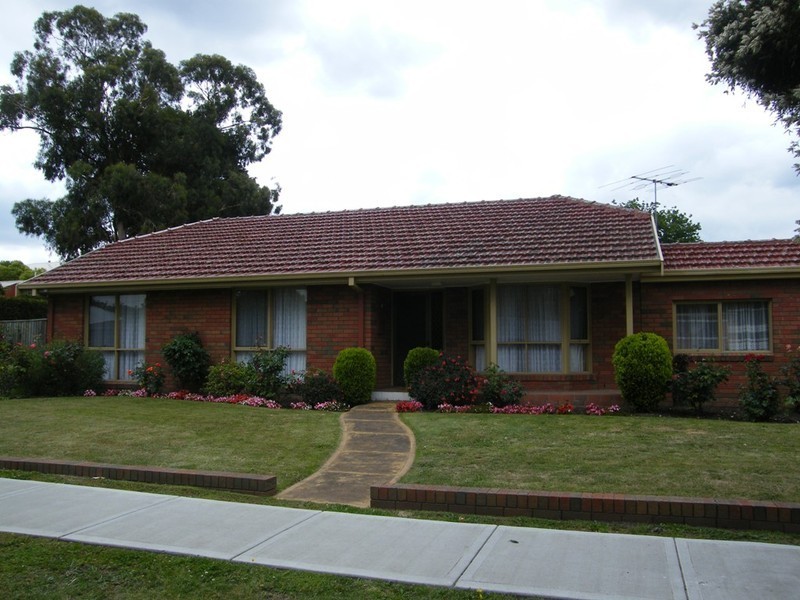 1/11-13 Manuka Road, Berwick VIC 3806