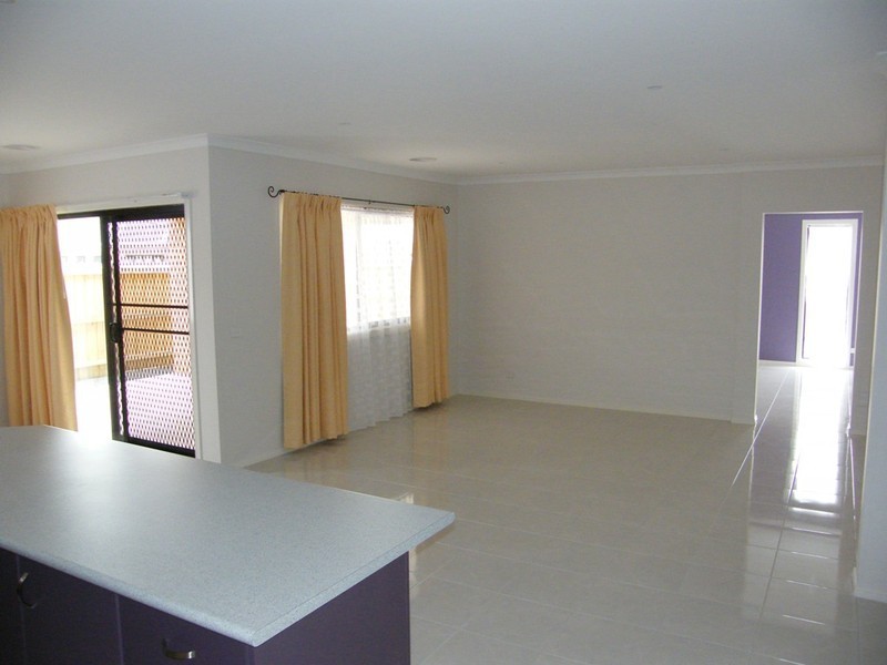 56 Westmoreland Avenue, Cranbourne North VIC 3977