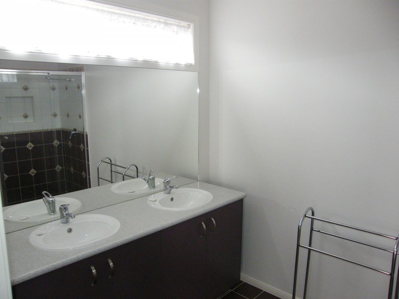 56 Westmoreland Avenue, Cranbourne North VIC 3977