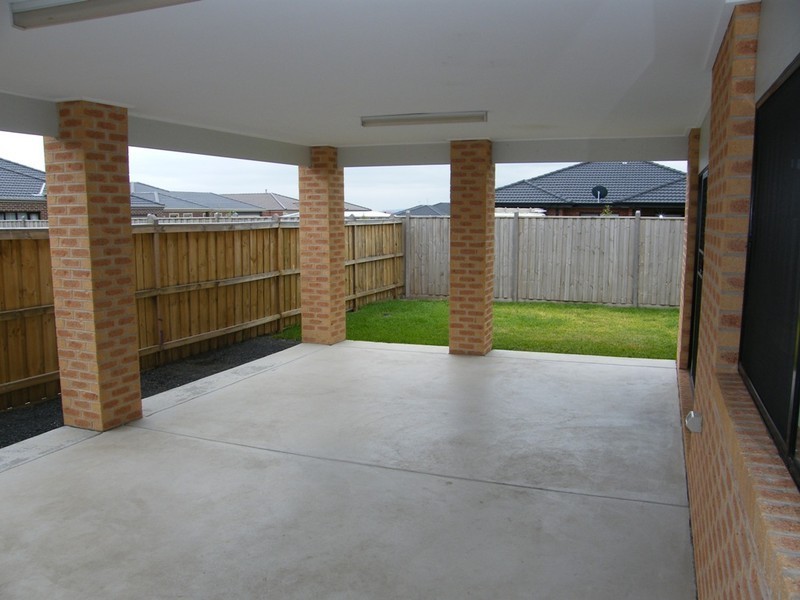 56 Westmoreland Avenue, Cranbourne North VIC 3977