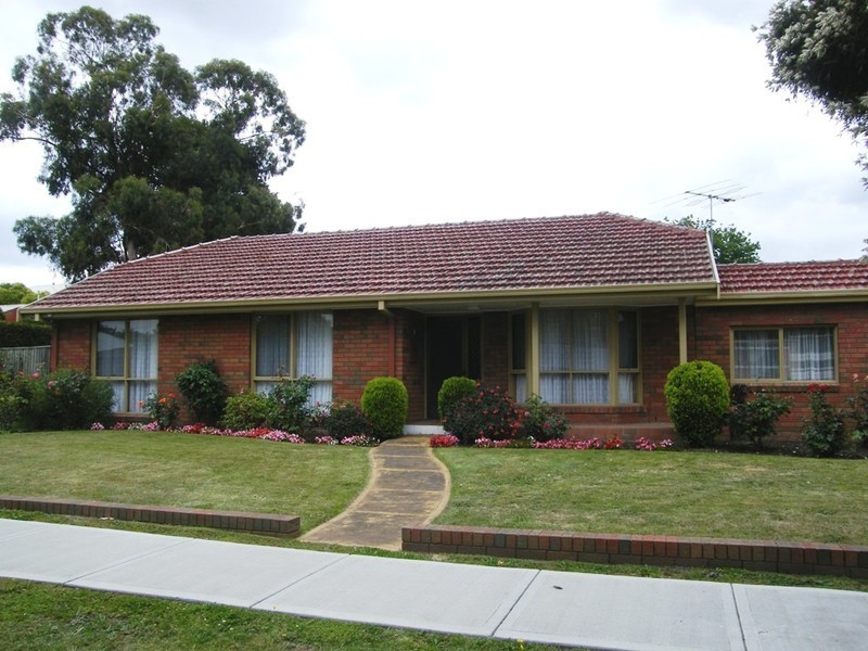 1/11-13 Manuka Road, Berwick VIC 3806