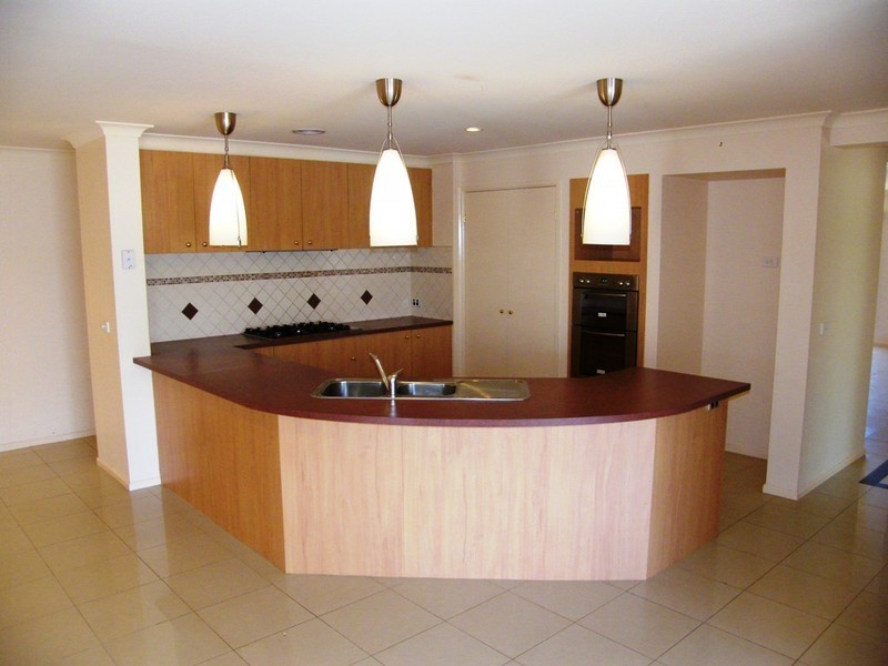 19 Meadowlands Way, Berwick VIC 3806