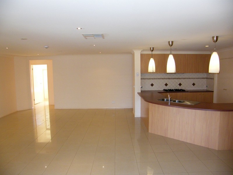 19 Meadowlands Way, Berwick VIC 3806