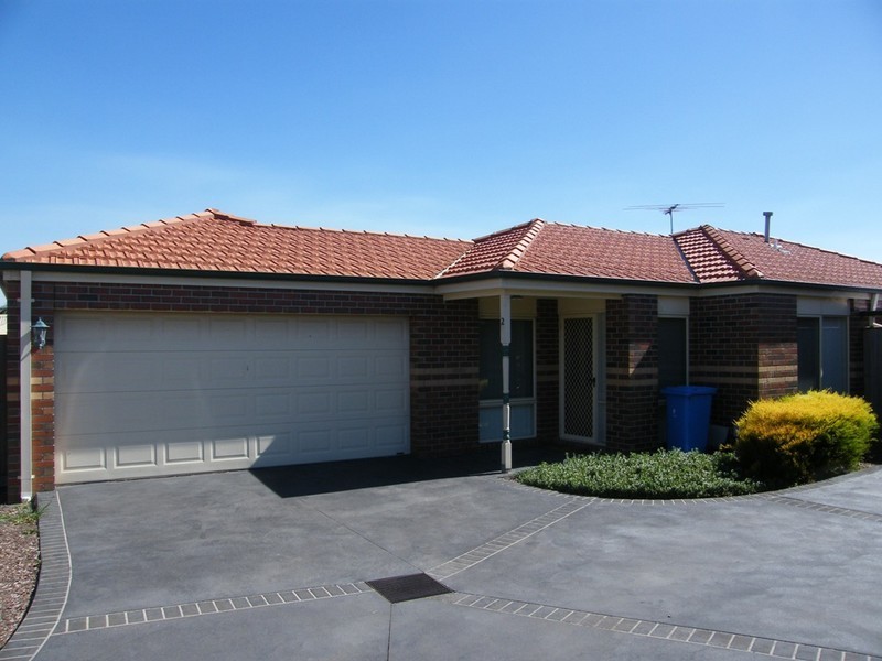 2/120 Bemesyde Drive, Berwick VIC 3806
