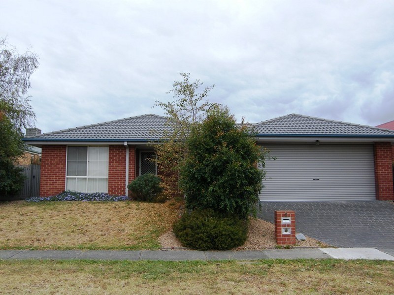 8 Maralee Court, Berwick VIC 3806