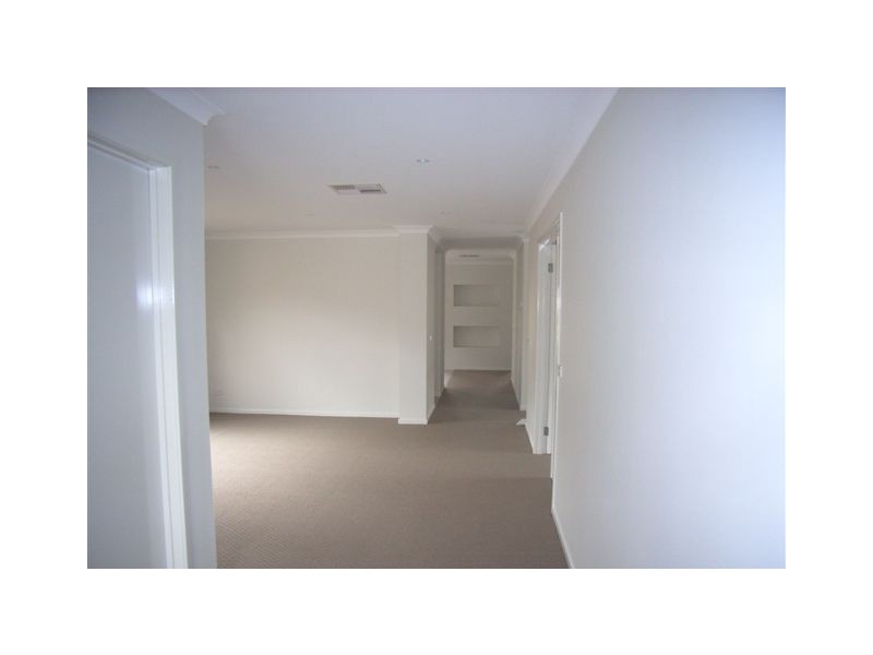 6 Benmar Place, Lyndhurst VIC 3975