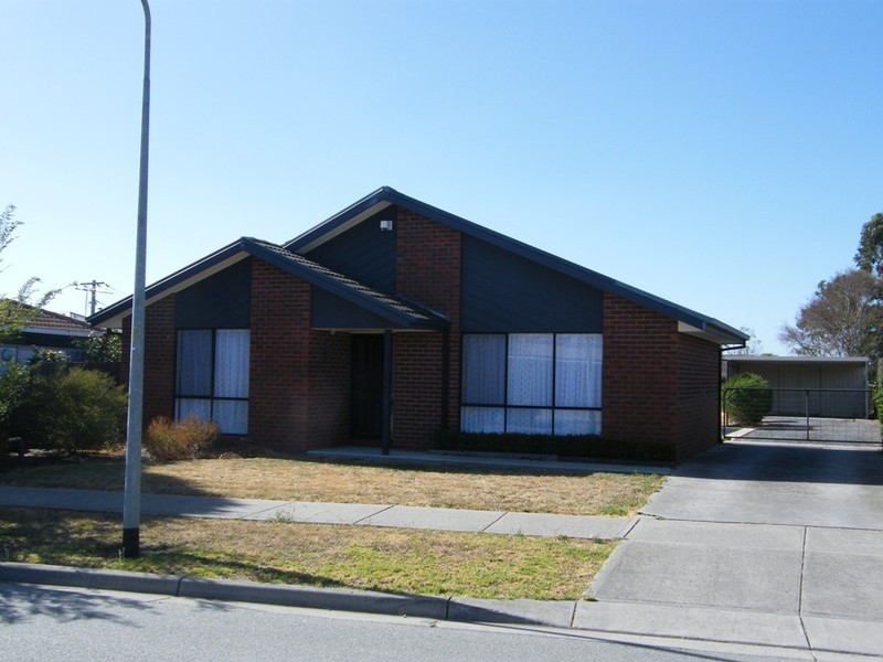 3 McGuigan Drive, Cranbourne VIC 3977