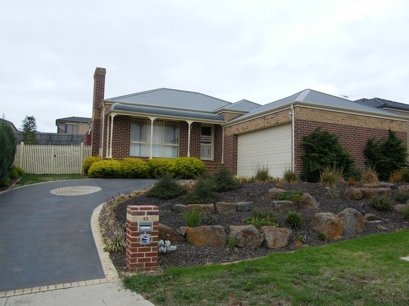 43 Grange Circuit, Beaconsfield VIC 3807