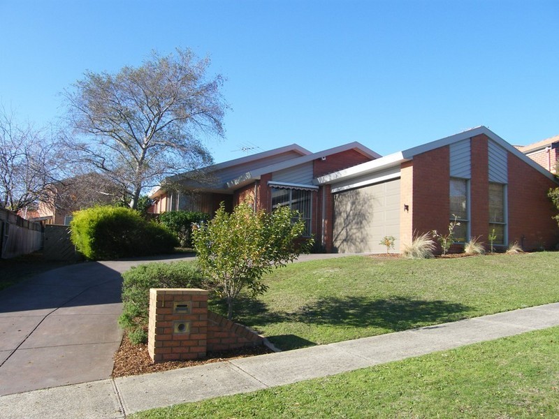 1 Grenville Court, Berwick VIC 3806