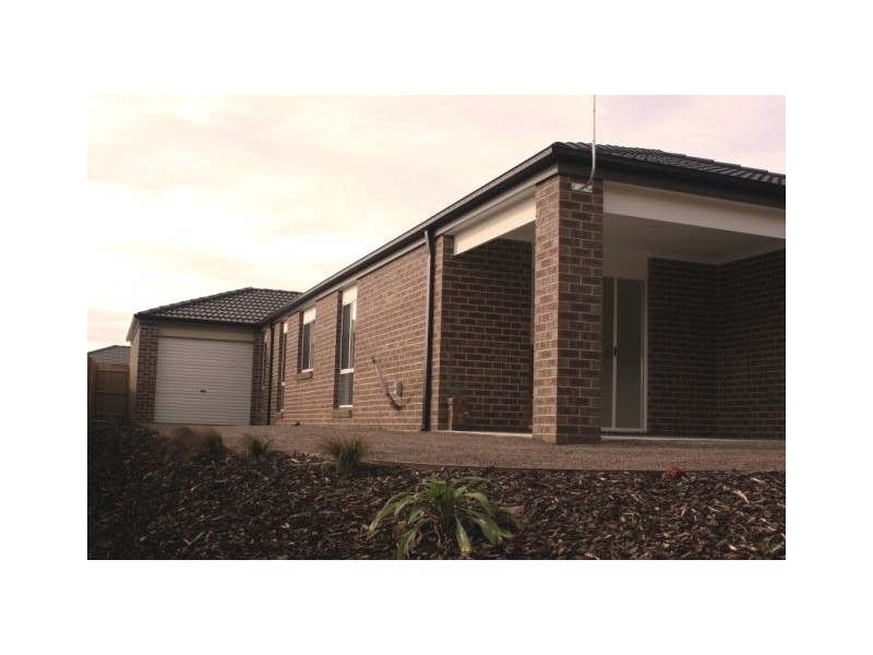 37 Manna Gum Drive, Pakenham VIC 3810