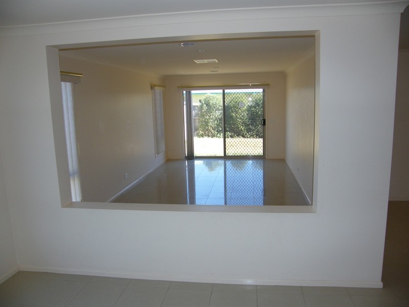 19 Meadowlands Way, Berwick VIC 3806