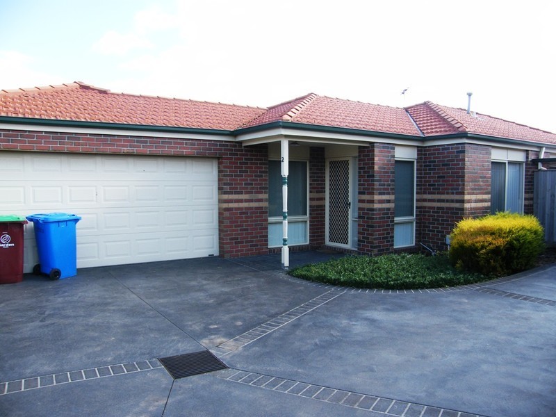 2/120 Bemesyde Drive, Berwick VIC 3806
