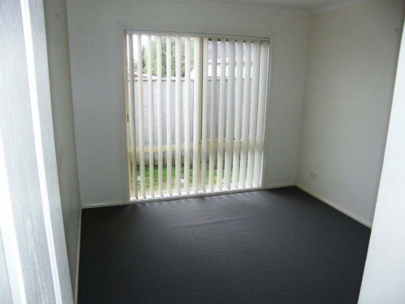 2/120 Bemesyde Drive, Berwick VIC 3806