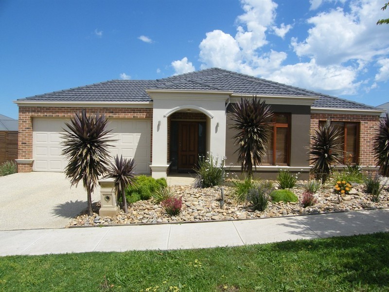 7 Viewgrand Drive, Berwick VIC 3806