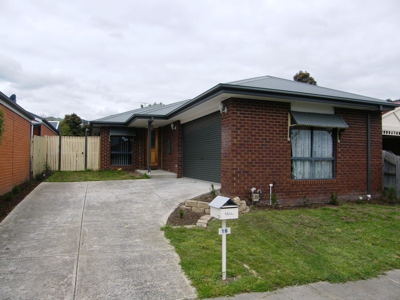 16 Euroa Avenue, Berwick VIC 3806