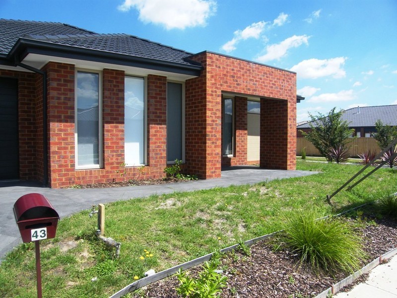 43 Montpelier Drive, Berwick VIC 3806