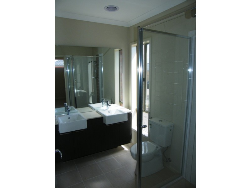 43 Montpelier Drive, Berwick VIC 3806