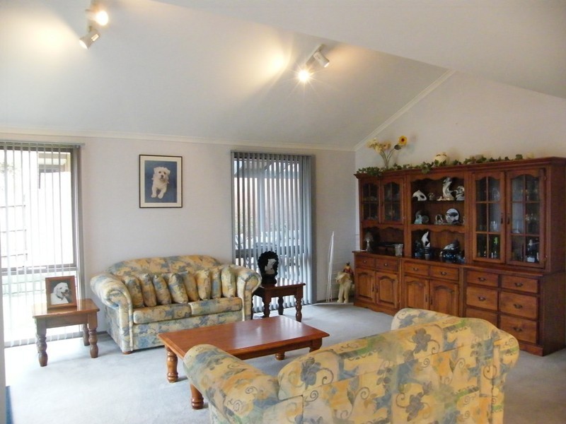 33 Barondi Ave, Narre Warren VIC 3805