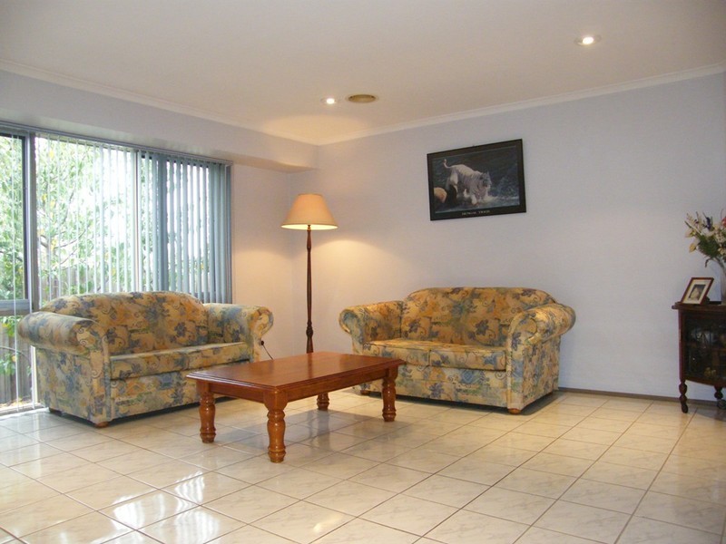 33 Barondi Ave, Narre Warren VIC 3805