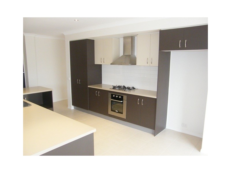 11 Luscombe Court, Berwick VIC 3806