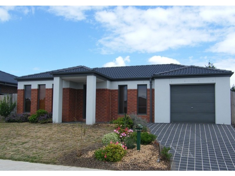 18 Sing Crescent, Berwick VIC 3806