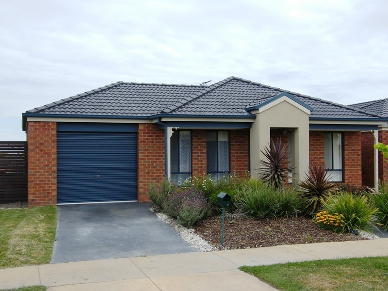16 Howqua Place, Pakenham VIC 3810