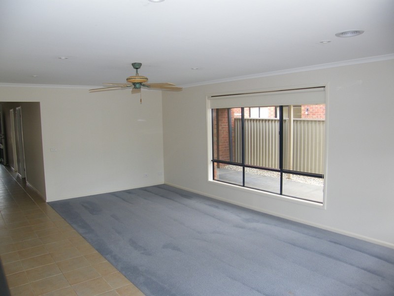 16 Howqua Place, Pakenham VIC 3810